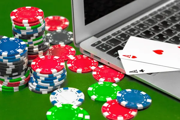 How to Play Live Dealer Online Poker Games